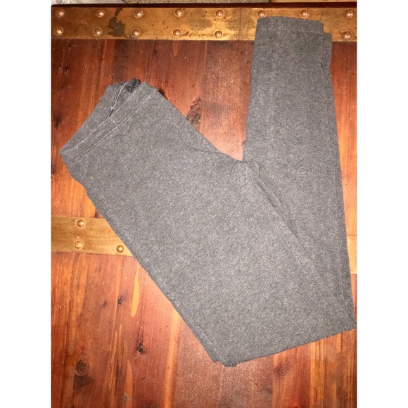 HUE Dark Grey Leggings - Picture 2 of 6
